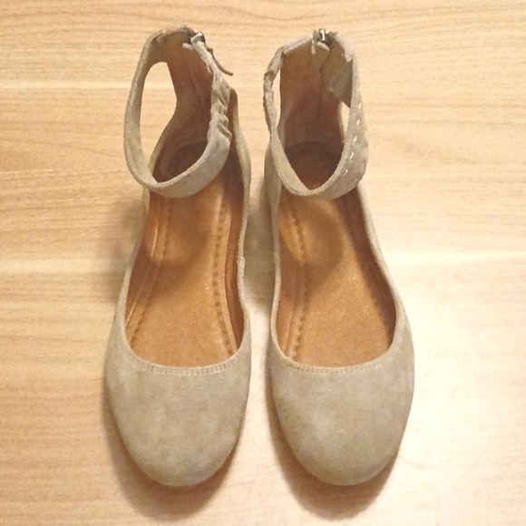 Frye "Carson" Ash Suede Ankle Strap Ballet Flats in Size 8 B - Picture 2 of 8